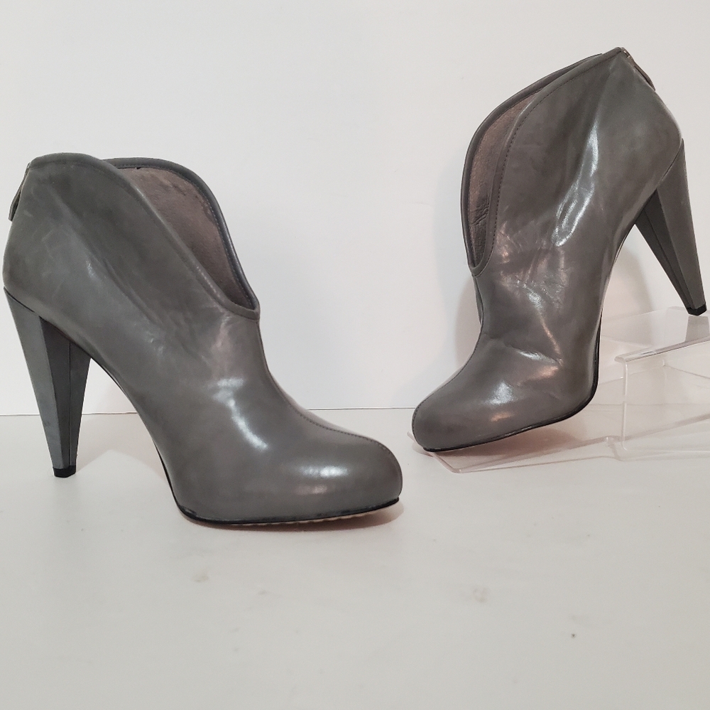Vince Camuto Gray Leather Pointed Toe Ankle Booties - Picture 3 of 13